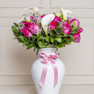 Florero calas y rosas